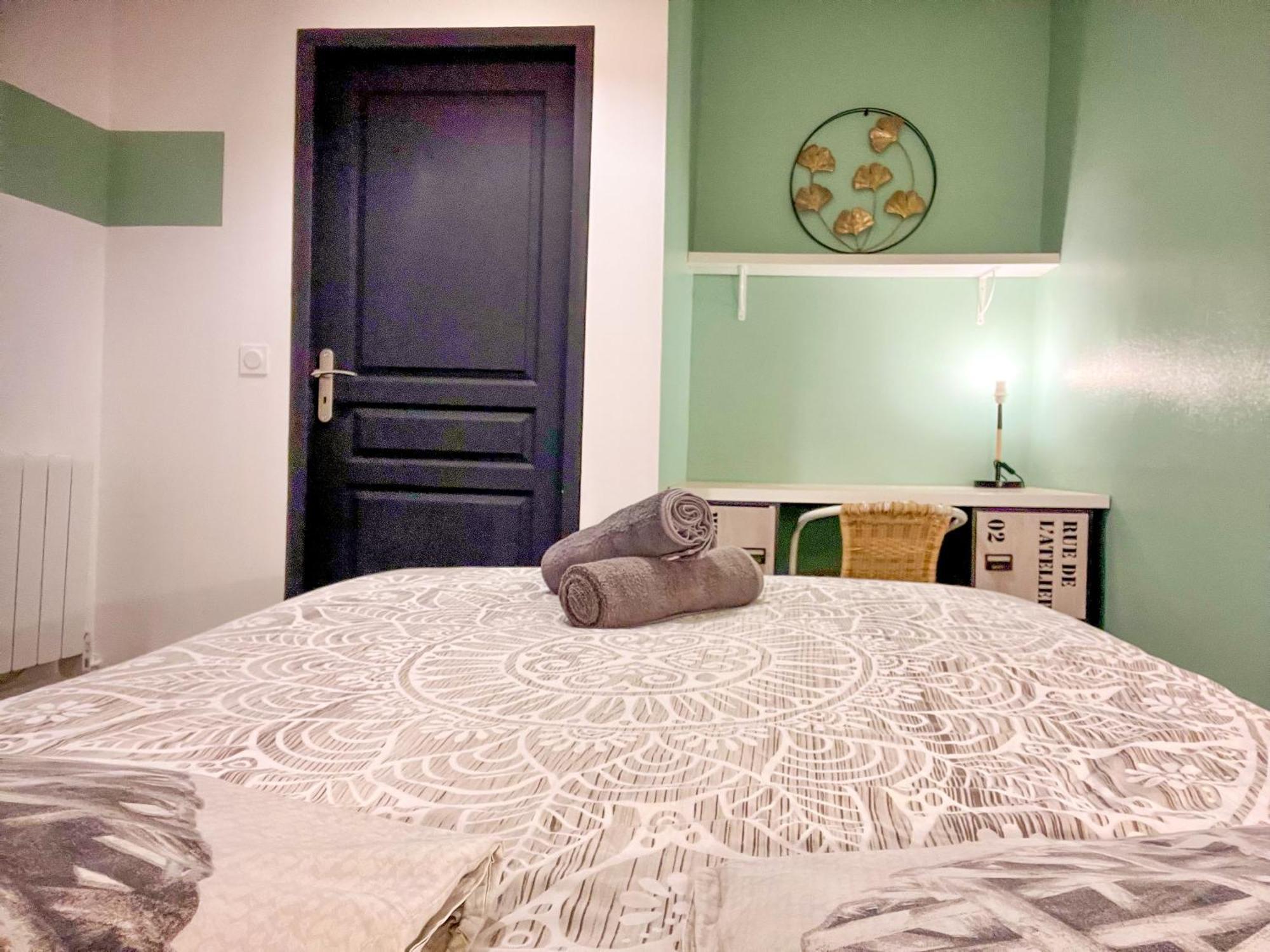 Le Montaigne - Wifi Fibre- Coeur Du Centre Ville-Property Rental Nm Périgueux Екстериор снимка
