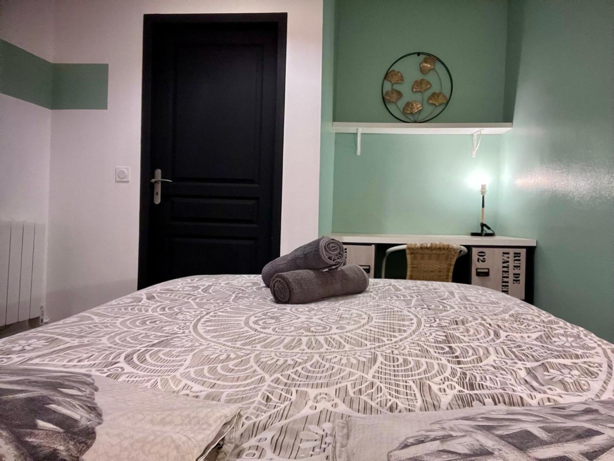 Le Montaigne - Wifi Fibre- Coeur Du Centre Ville-Property Rental Nm Périgueux Екстериор снимка