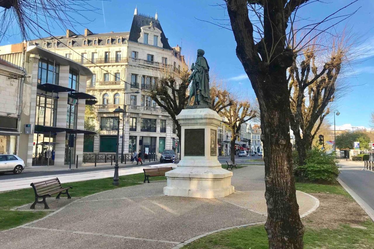 Le Montaigne - Wifi Fibre- Coeur Du Centre Ville-Property Rental Nm Périgueux Екстериор снимка